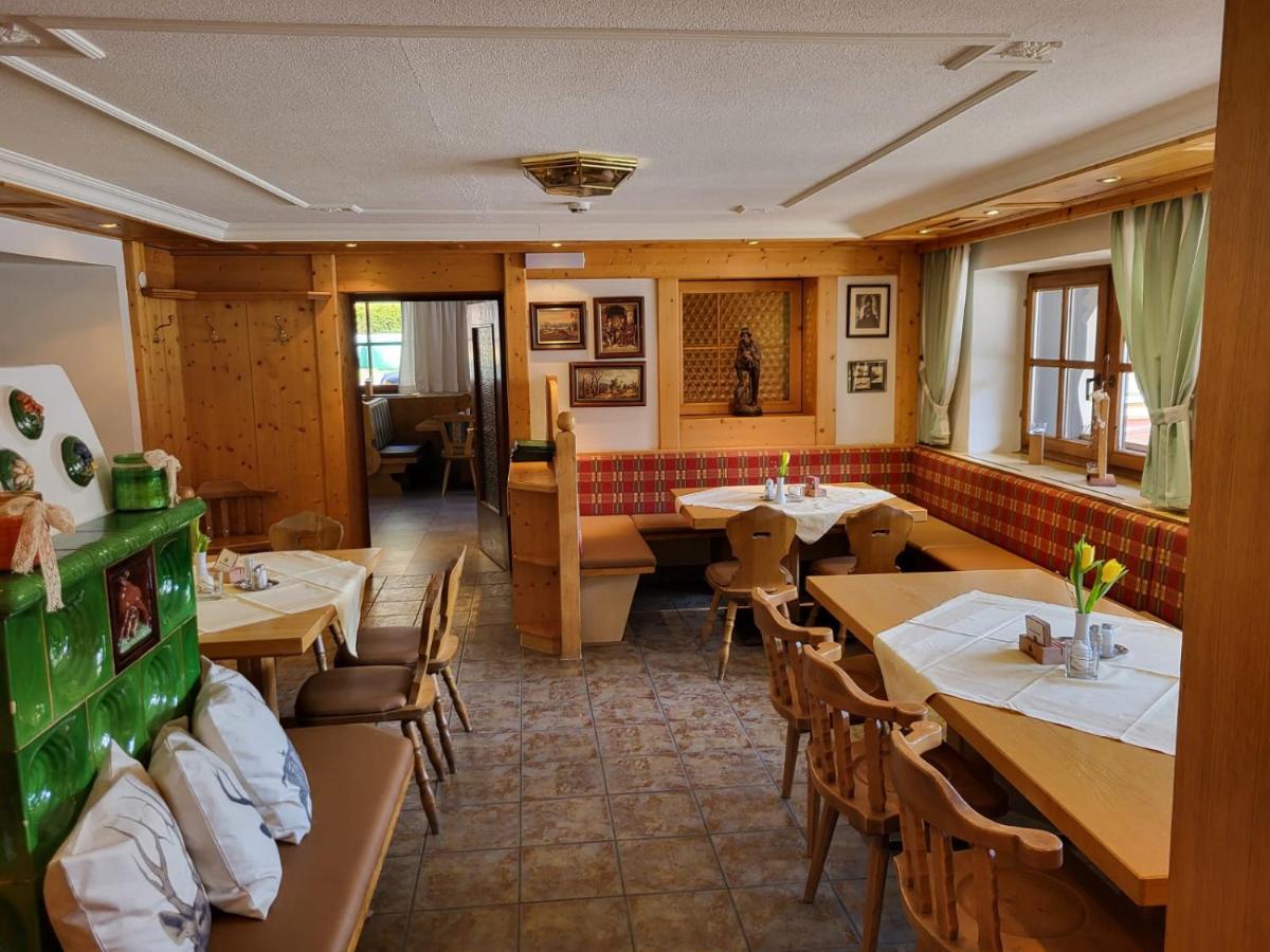 Hotel Restaurant Liesele Sonne 皮茨河谷圣莱昂哈德 外观 照片