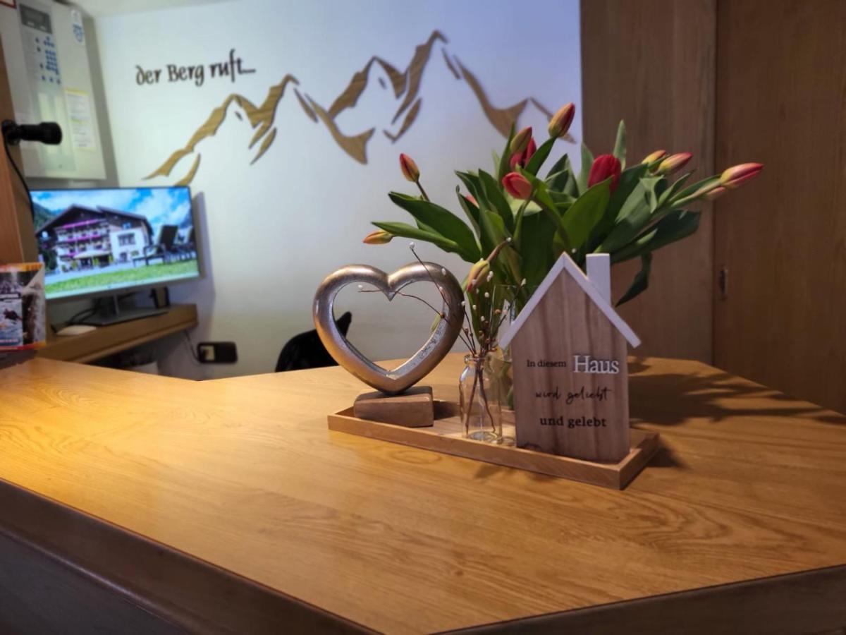 Hotel Restaurant Liesele Sonne 皮茨河谷圣莱昂哈德 外观 照片