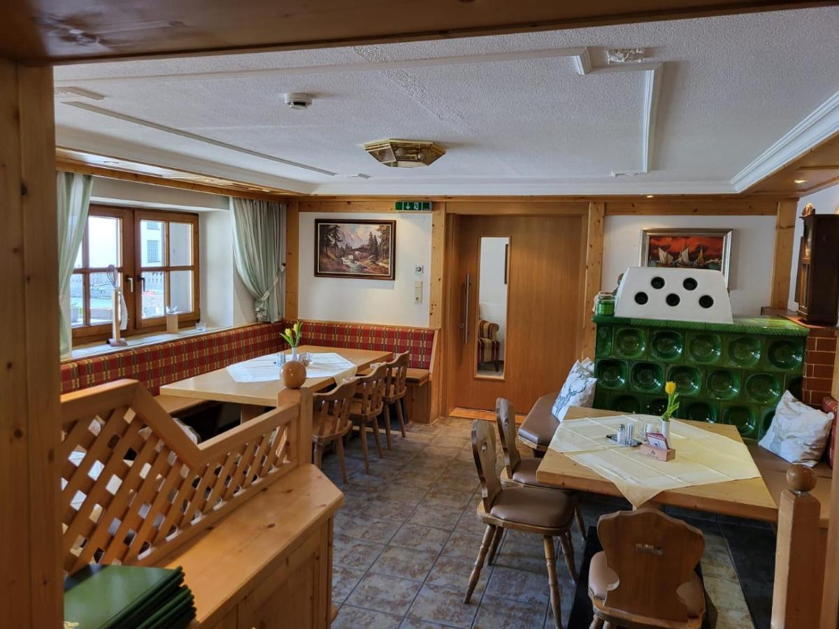Hotel Restaurant Liesele Sonne 皮茨河谷圣莱昂哈德 外观 照片