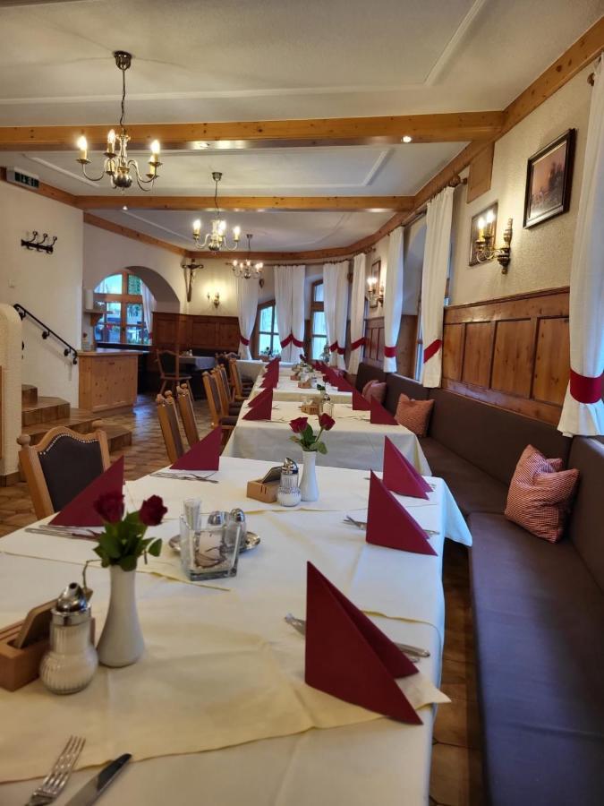 Hotel Restaurant Liesele Sonne 皮茨河谷圣莱昂哈德 外观 照片