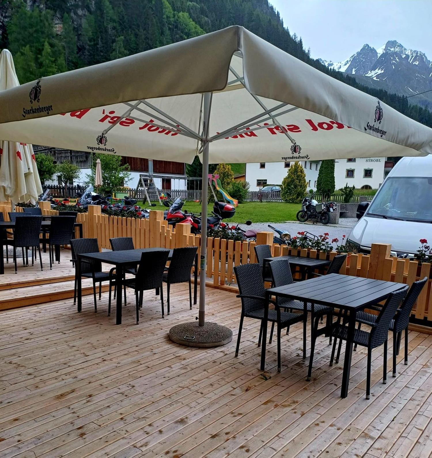 Hotel Restaurant Liesele Sonne 皮茨河谷圣莱昂哈德 外观 照片