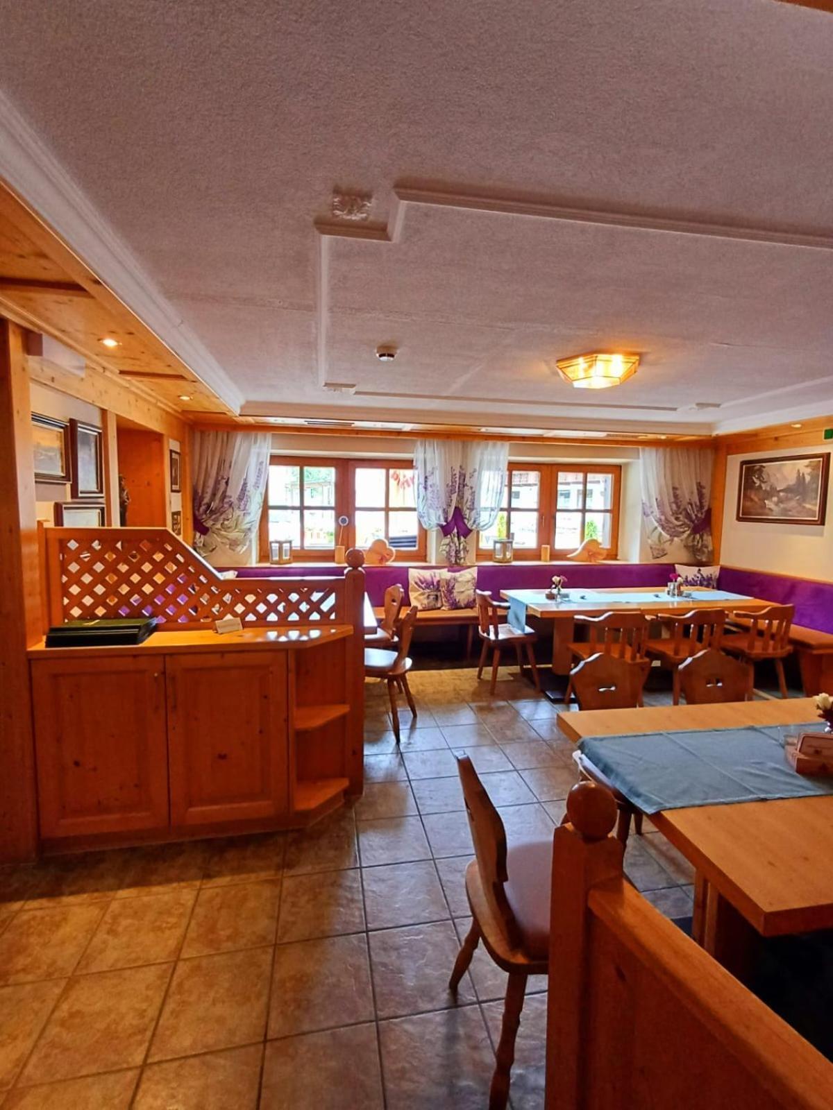 Hotel Restaurant Liesele Sonne 皮茨河谷圣莱昂哈德 外观 照片