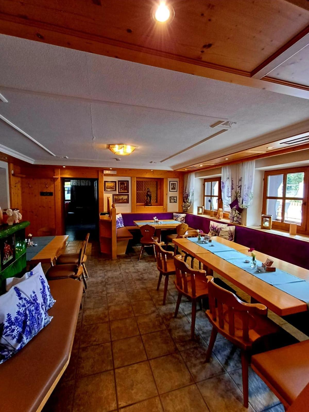 Hotel Restaurant Liesele Sonne 皮茨河谷圣莱昂哈德 外观 照片