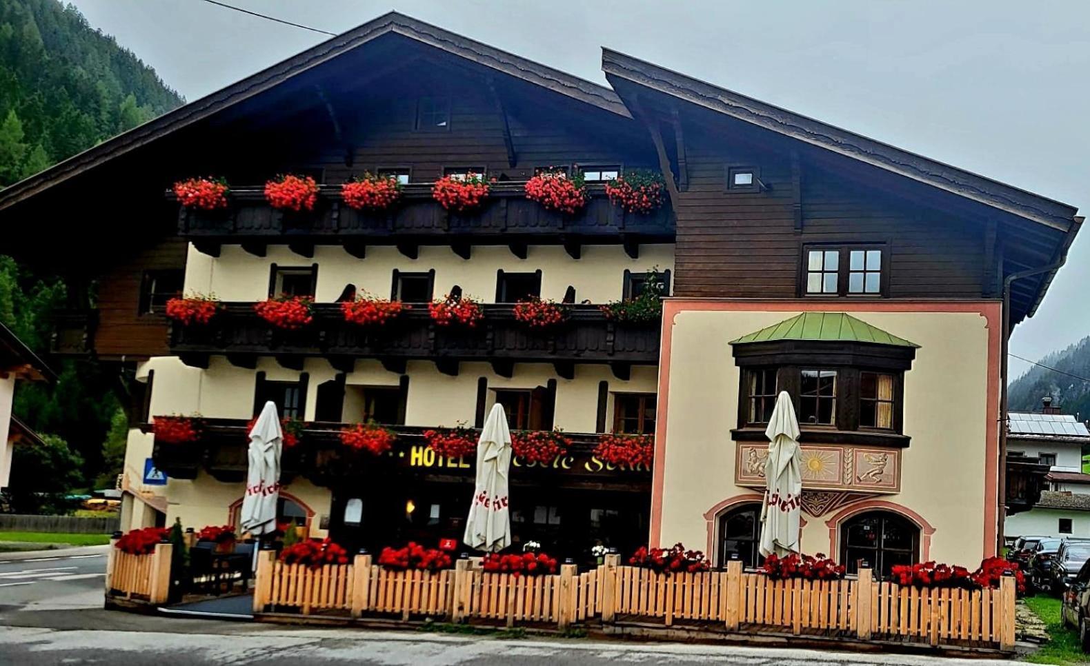 Hotel Restaurant Liesele Sonne 皮茨河谷圣莱昂哈德 外观 照片
